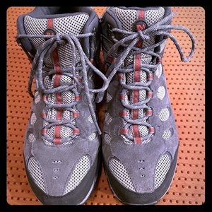Men’s Merrill hiking boots. NWOT